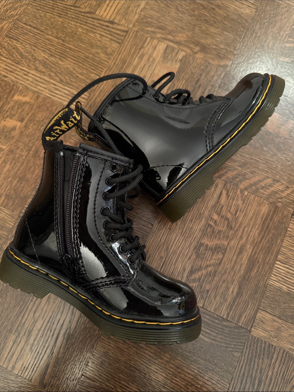 Dr. Martens Lamper Black Patent Boots baby kids size 7